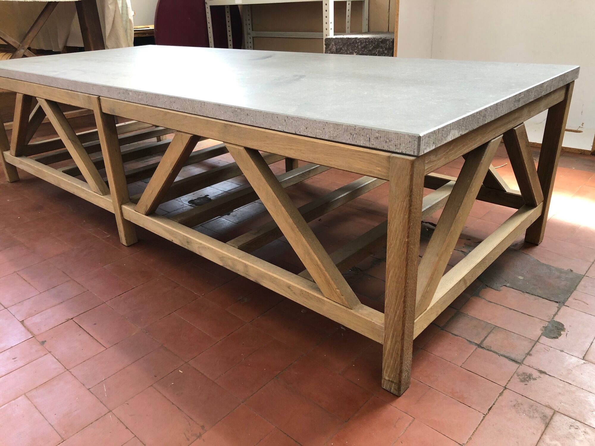 Coffee table in natural oak and top in blue stone of Flamant