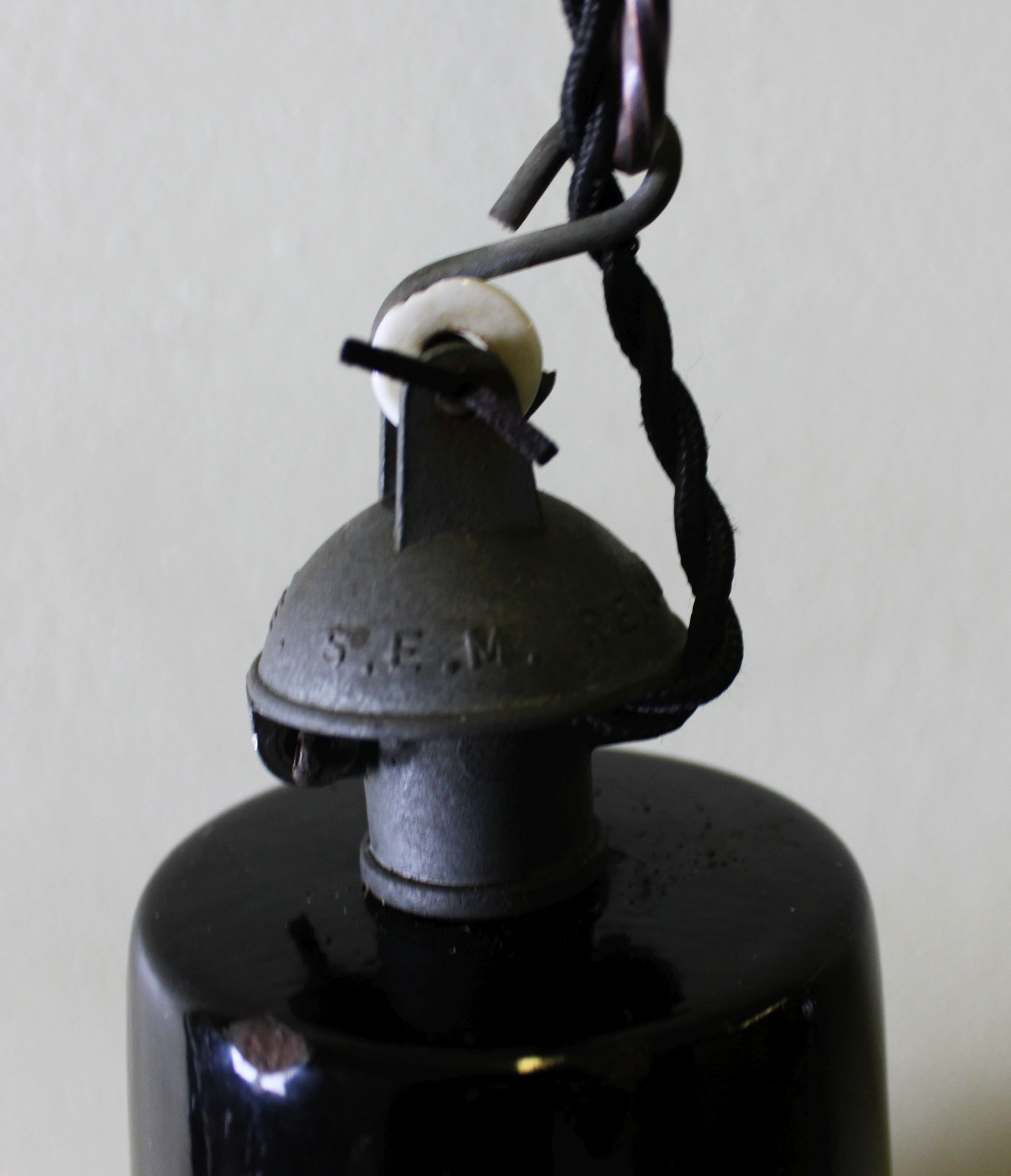 Suspension in enamelled sheet metal, Reluma, 1950