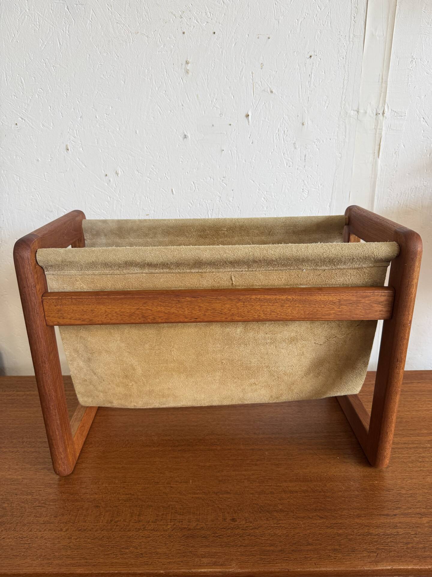 Scandinavian magazine rack in teak and leather, 1960