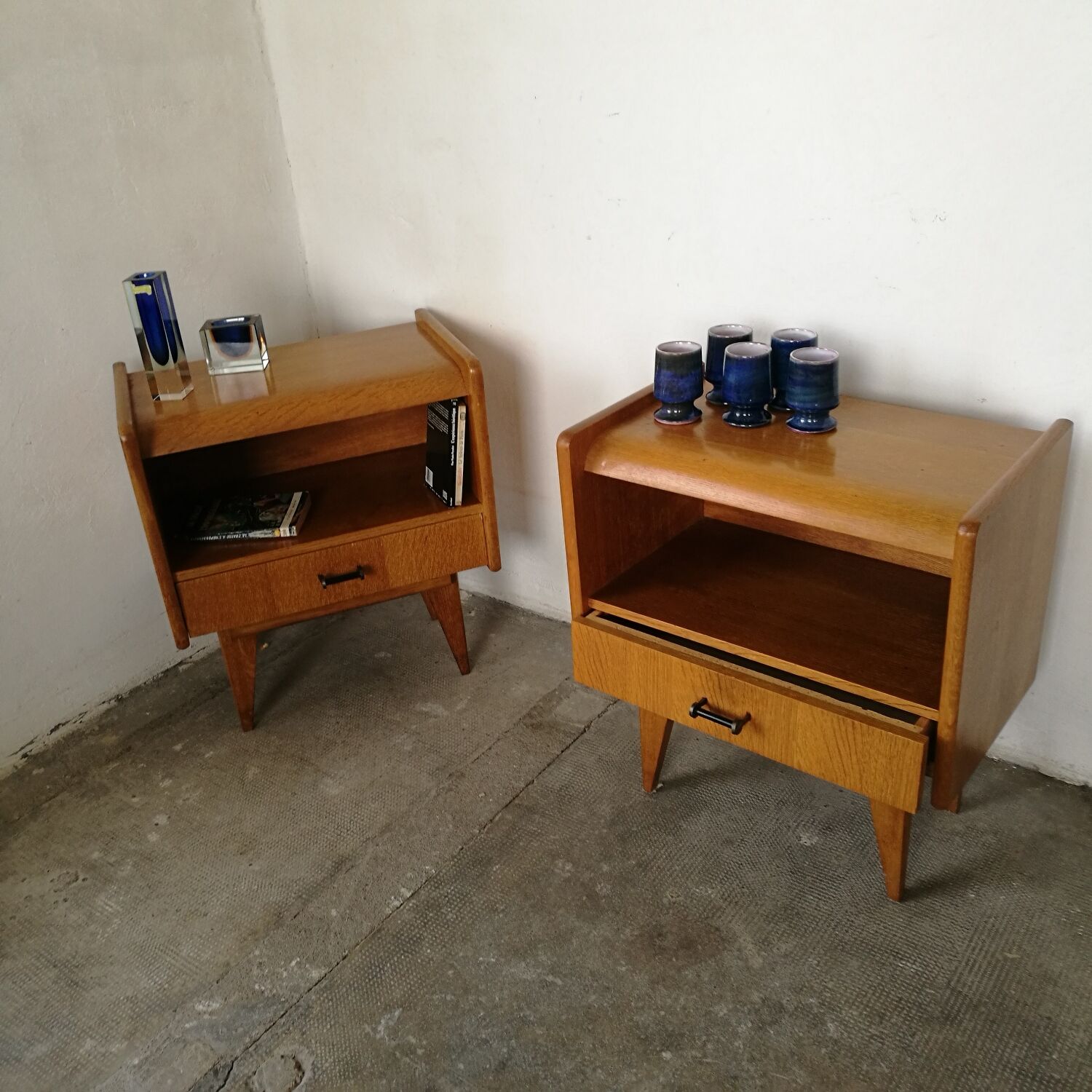 Paire de chevets Vintage, pieds compas