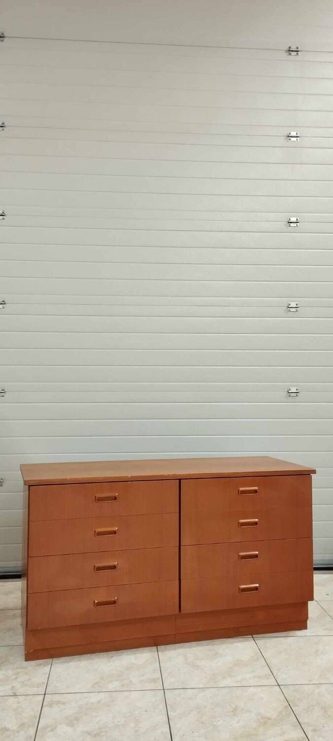 Scandinavian chest of drawers with 8 drawers