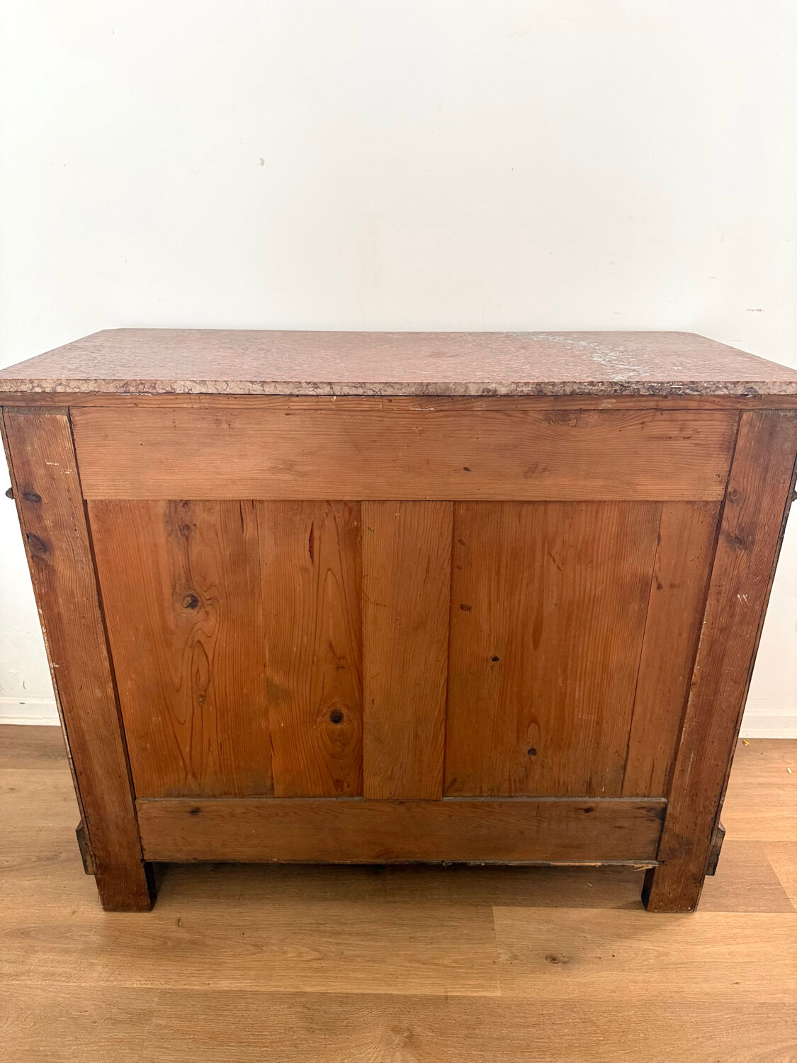 Louis-Philippe walnut commode with marble top and pediment mirror –