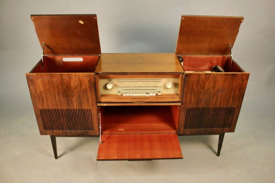 Vintage Schaub Lorenz Enfilade Hifi with its Two Speakers