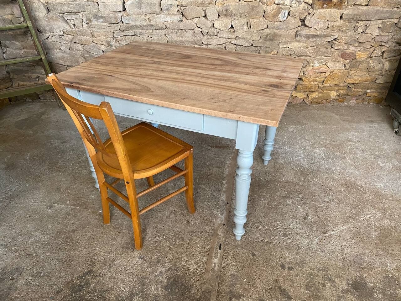 Table wood feet turned