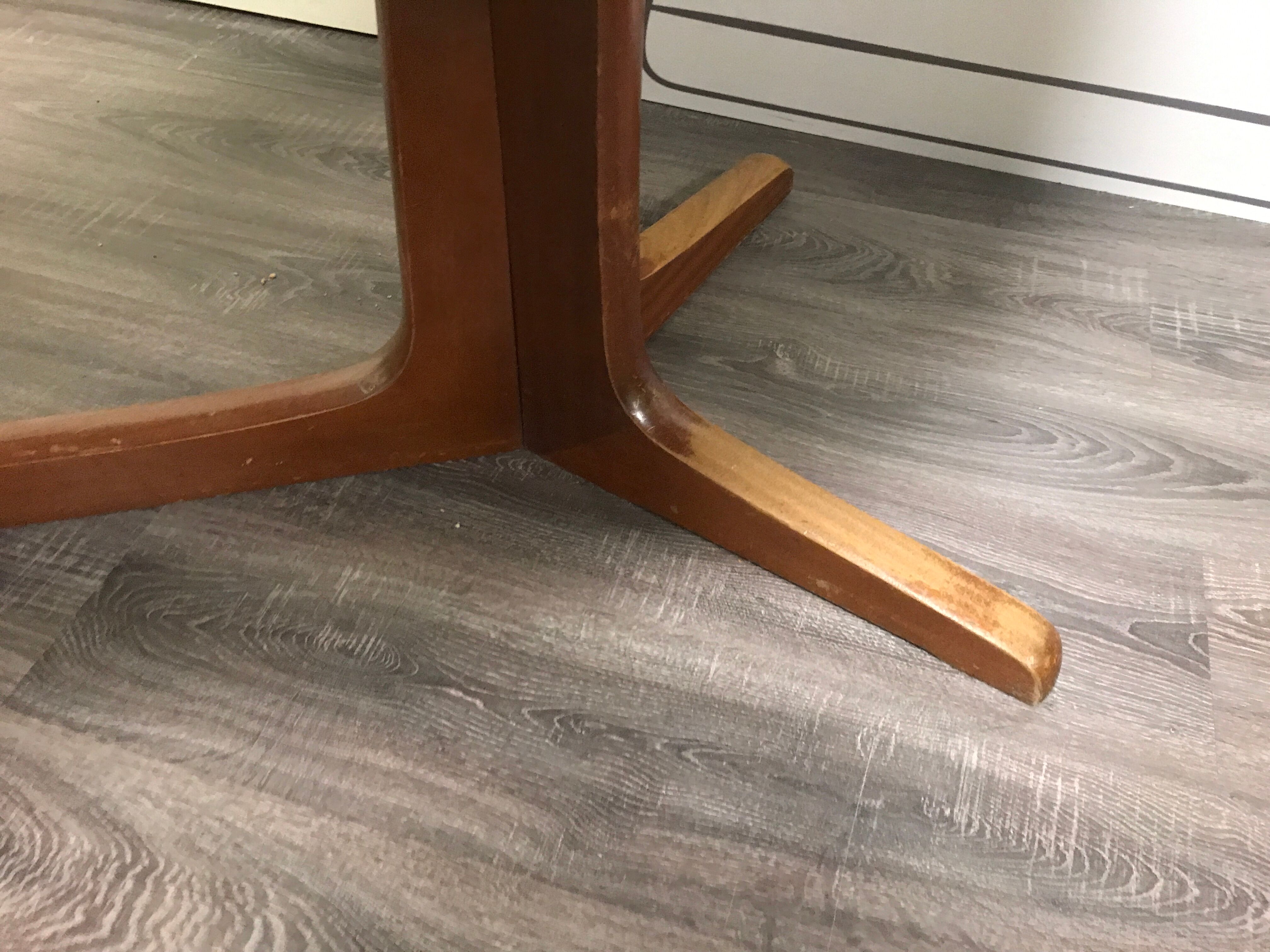 Baumann oval table 1950