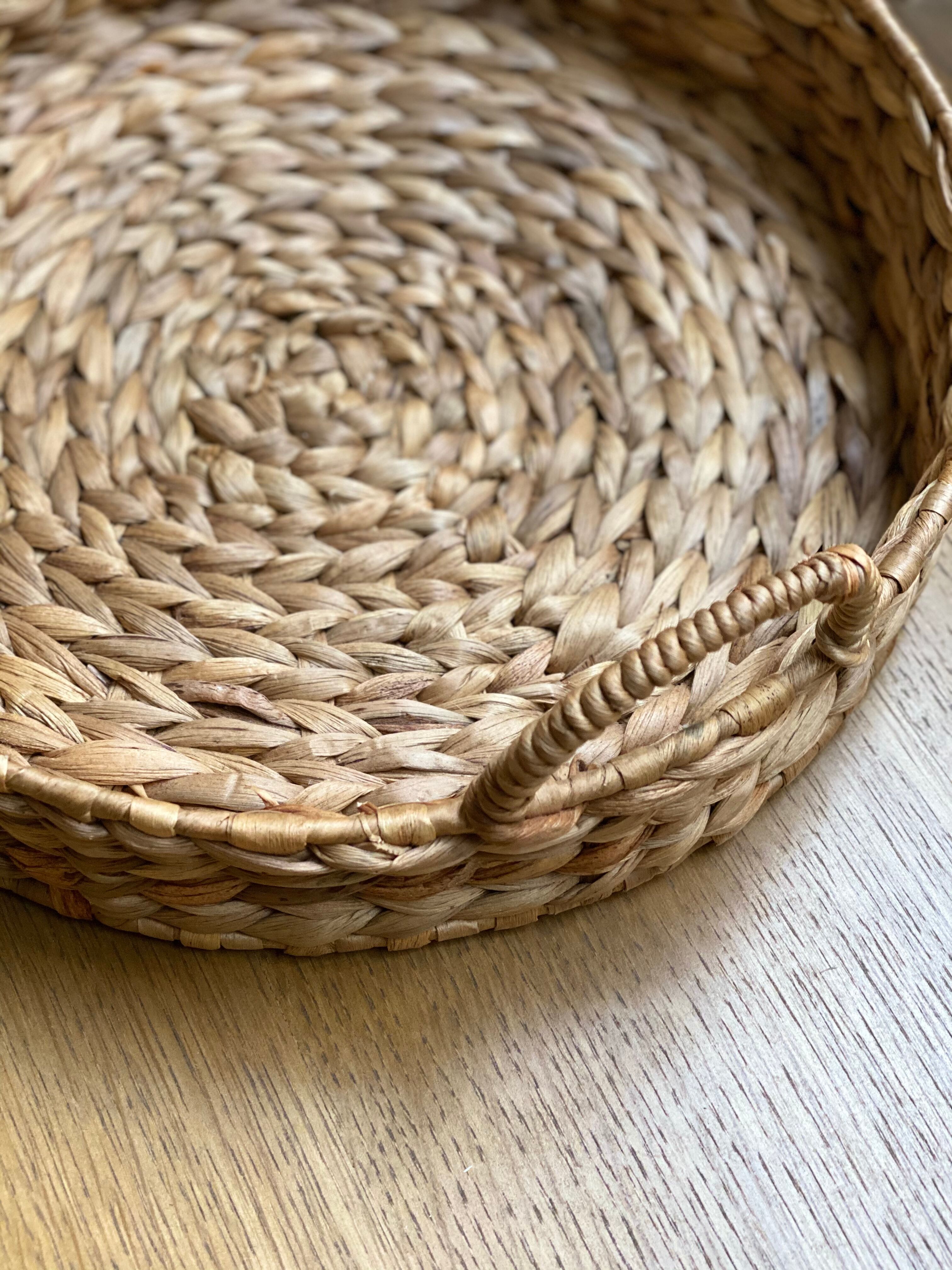 Round top in vintage braided rattan