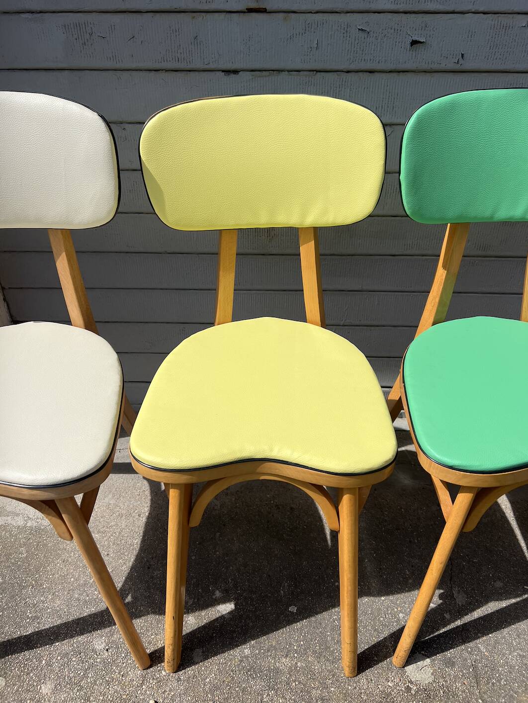 Suite 5 chaises bistrot chêne claire vernis (baumann) pied compas