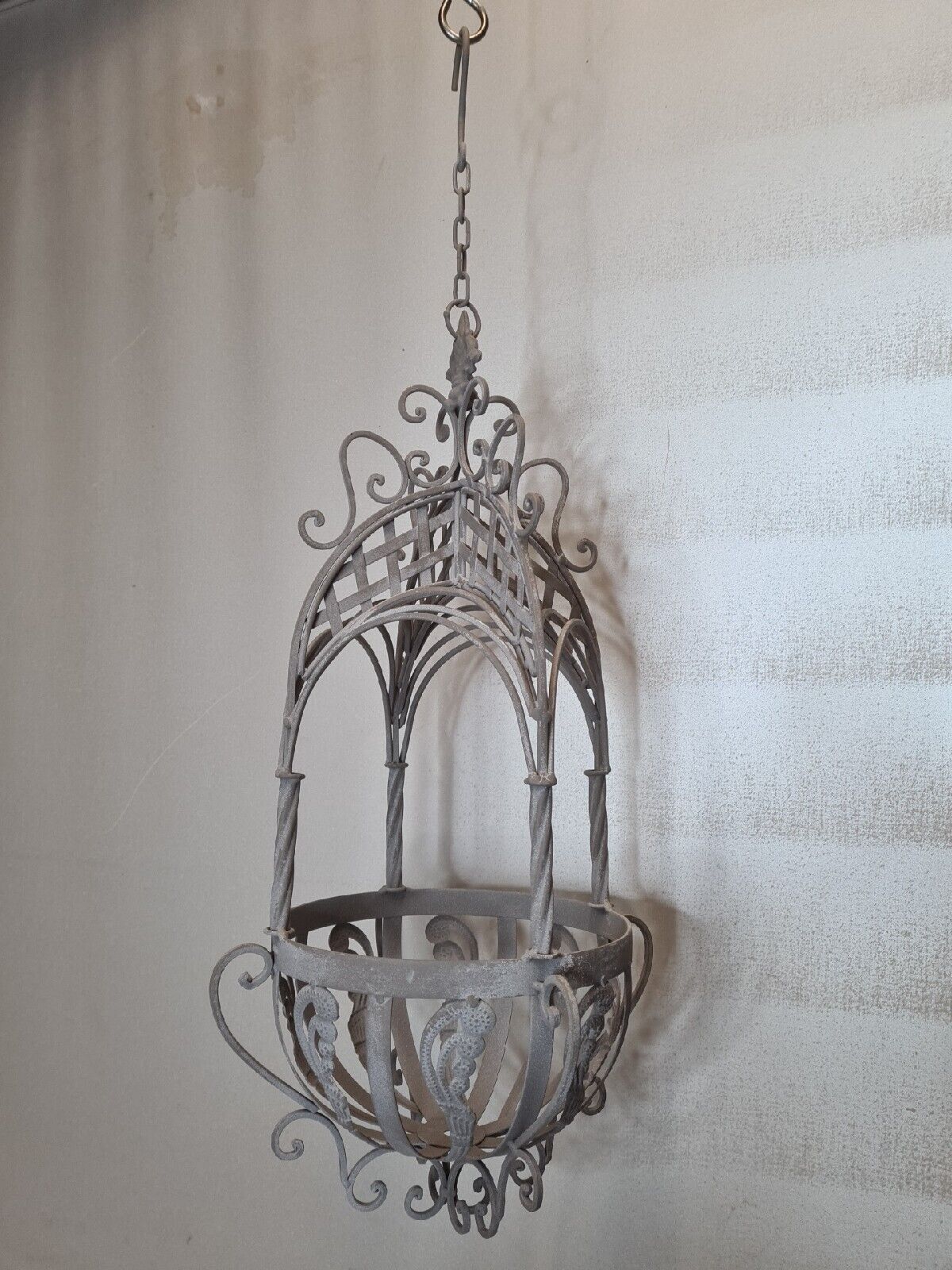 Suspension for plant, lantern-shaped planter