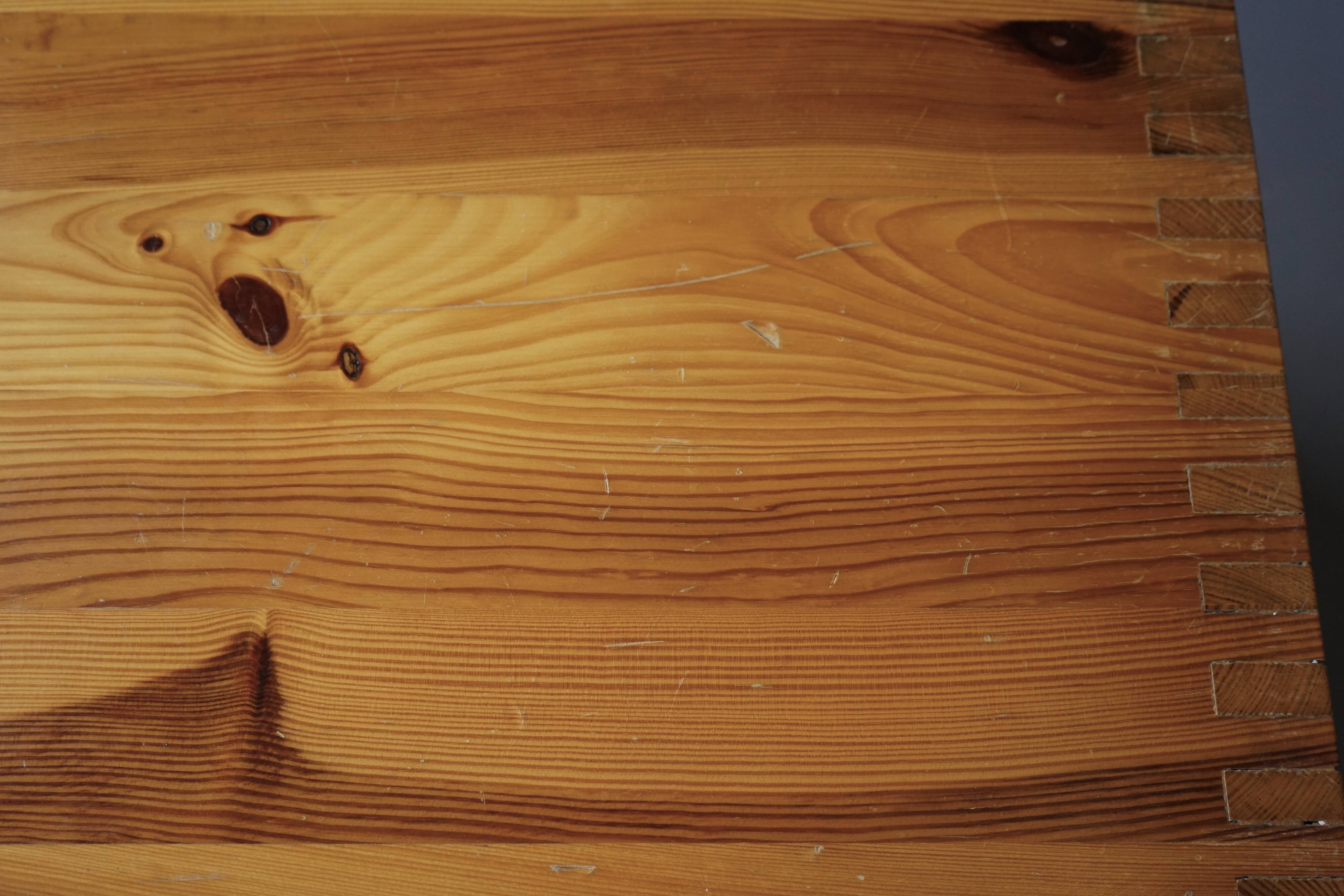 Petite table basse par Ate van Apeldoorn pour Houtwerk Hattem. années 1970