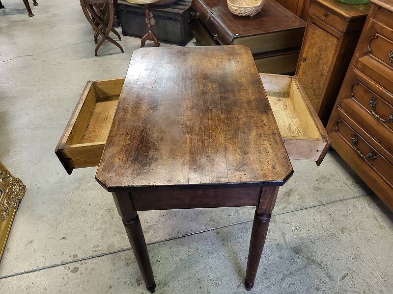 petit bureau table en noyer avec un tiroir de chaque cote du xix ème siecle