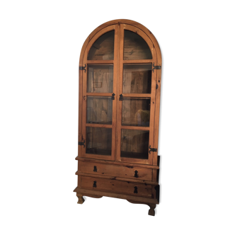 Nice window in pine, with a nice rounded shape