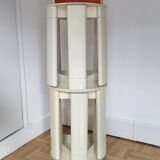 Tabouret blanc tripodes gedy, design by olaf von bohr