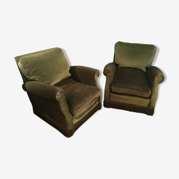 Paire de fauteuils en velours vert