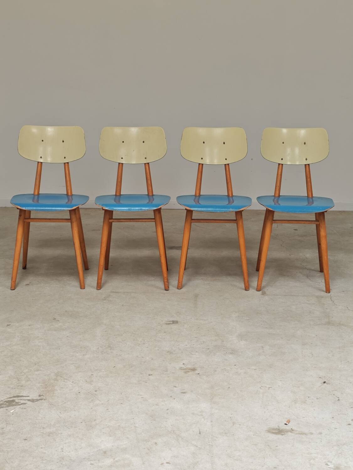 Set of 4 wooden chairs TON Bystrice Thonet blue