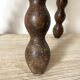 Tabouret tripode en bois sculpté, assise demi lune