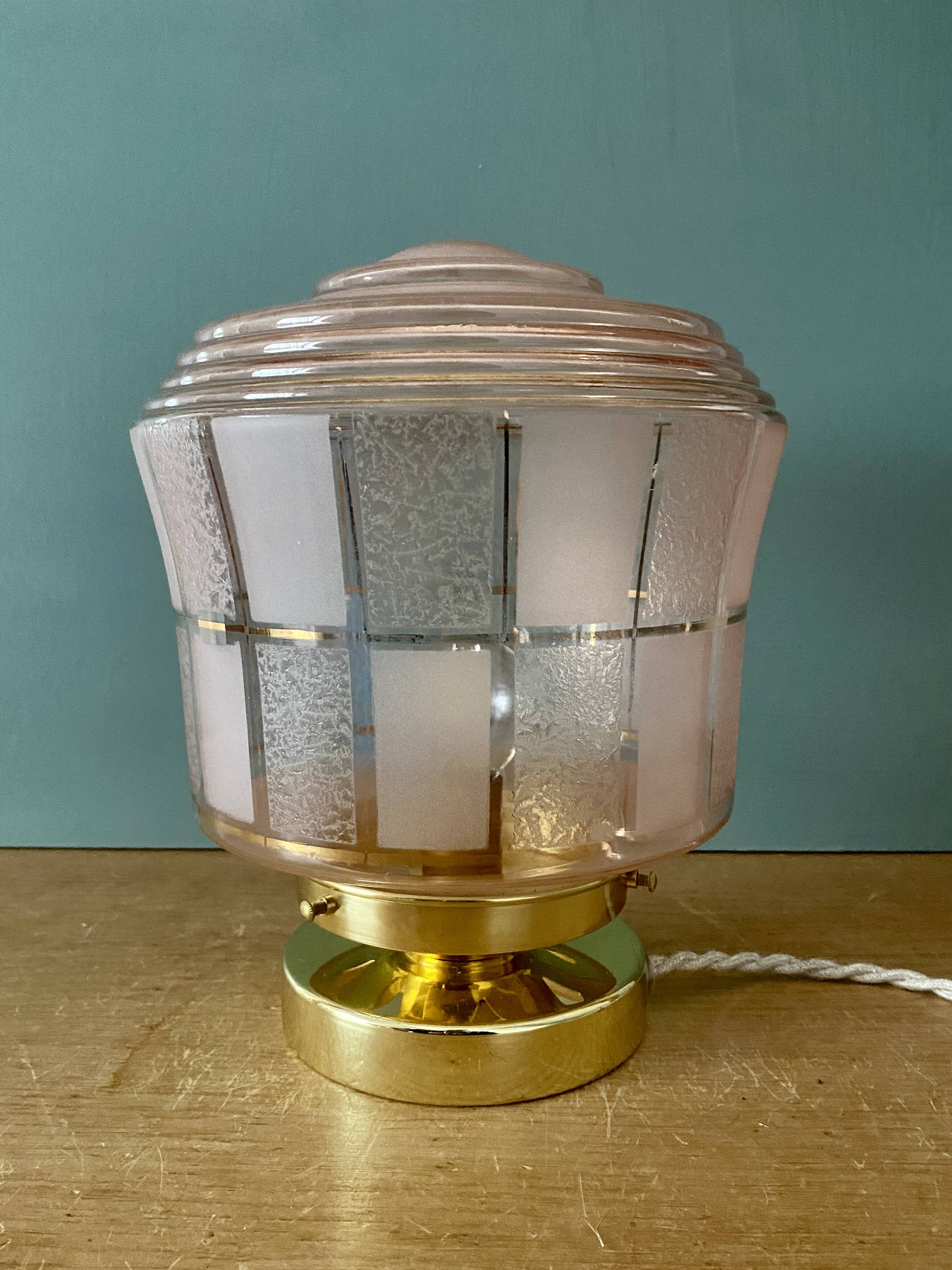 Lampe à poser globe vintage art déco en verre rose et doré