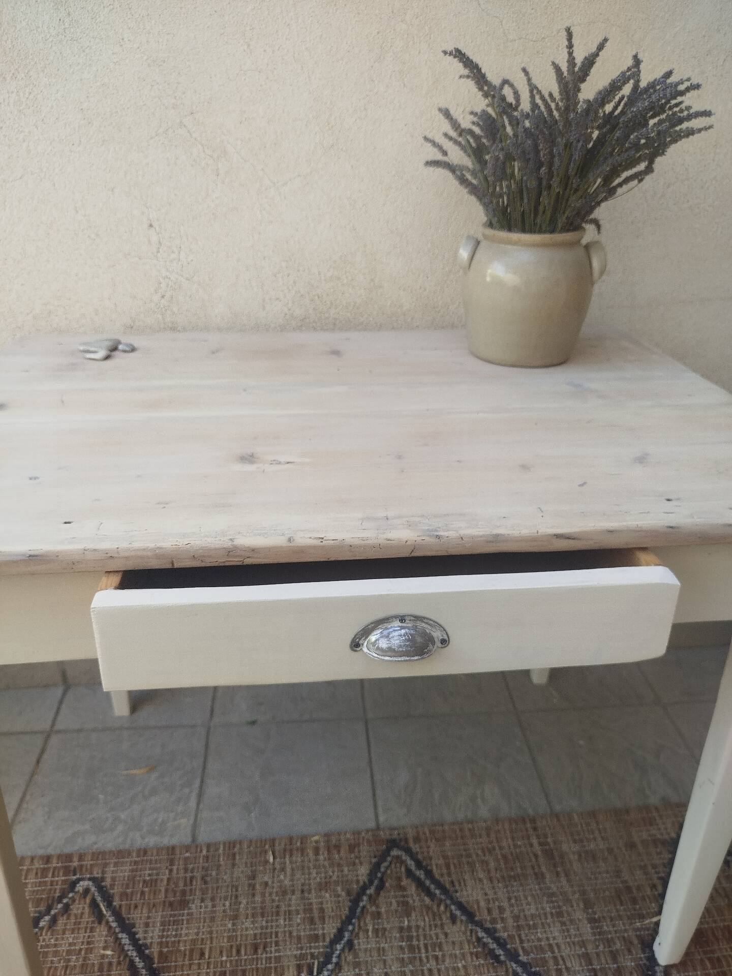 Petite table en sapin
