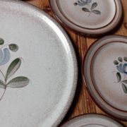 8 dessert plates + brown/blue stoneware tart dish, Fanchon model by MBFA Pornic, 1970s
