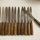 Set de 12 couteaux manches en bois d'olivier 1960