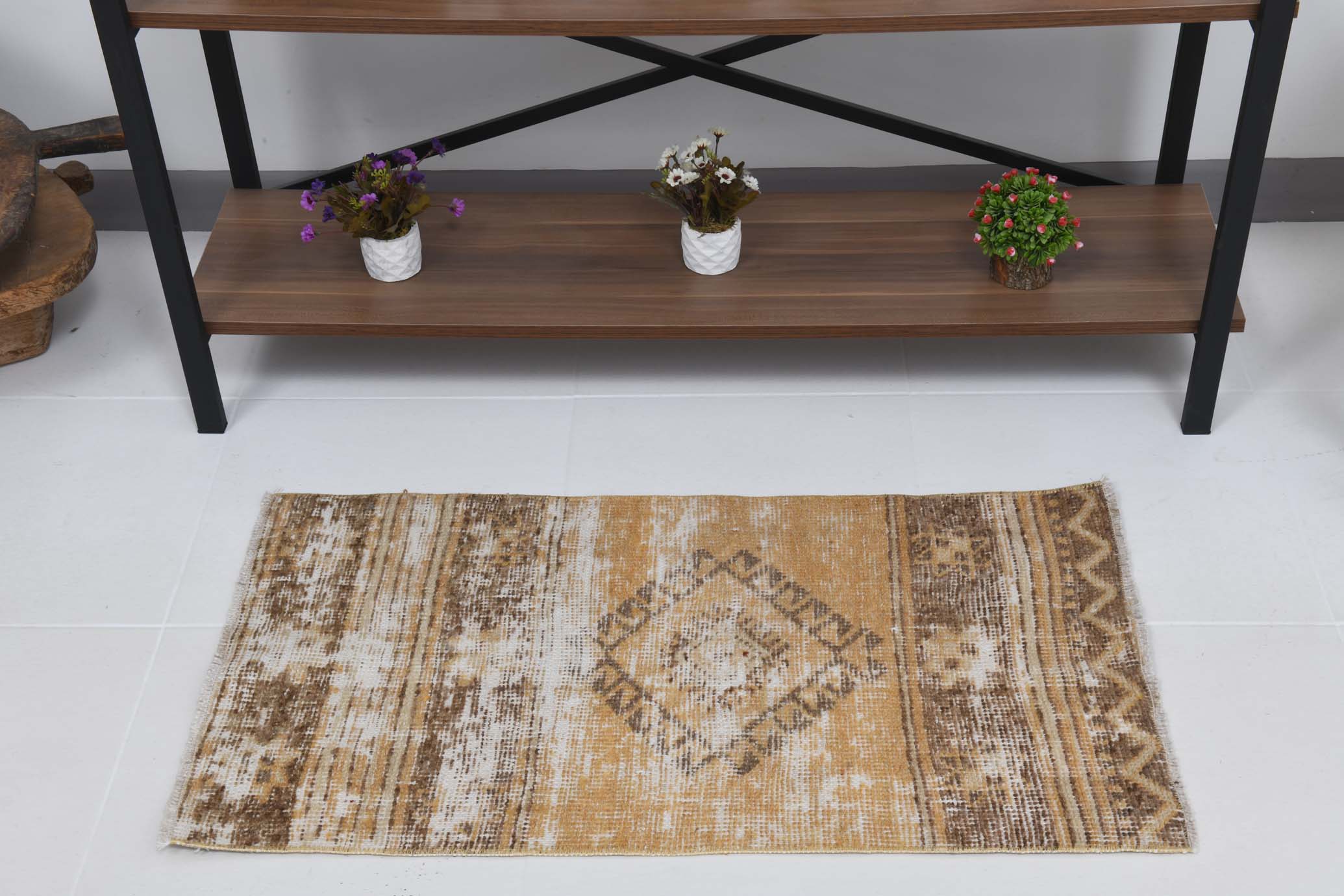 Hand-made wool distressed rug 92x52cm