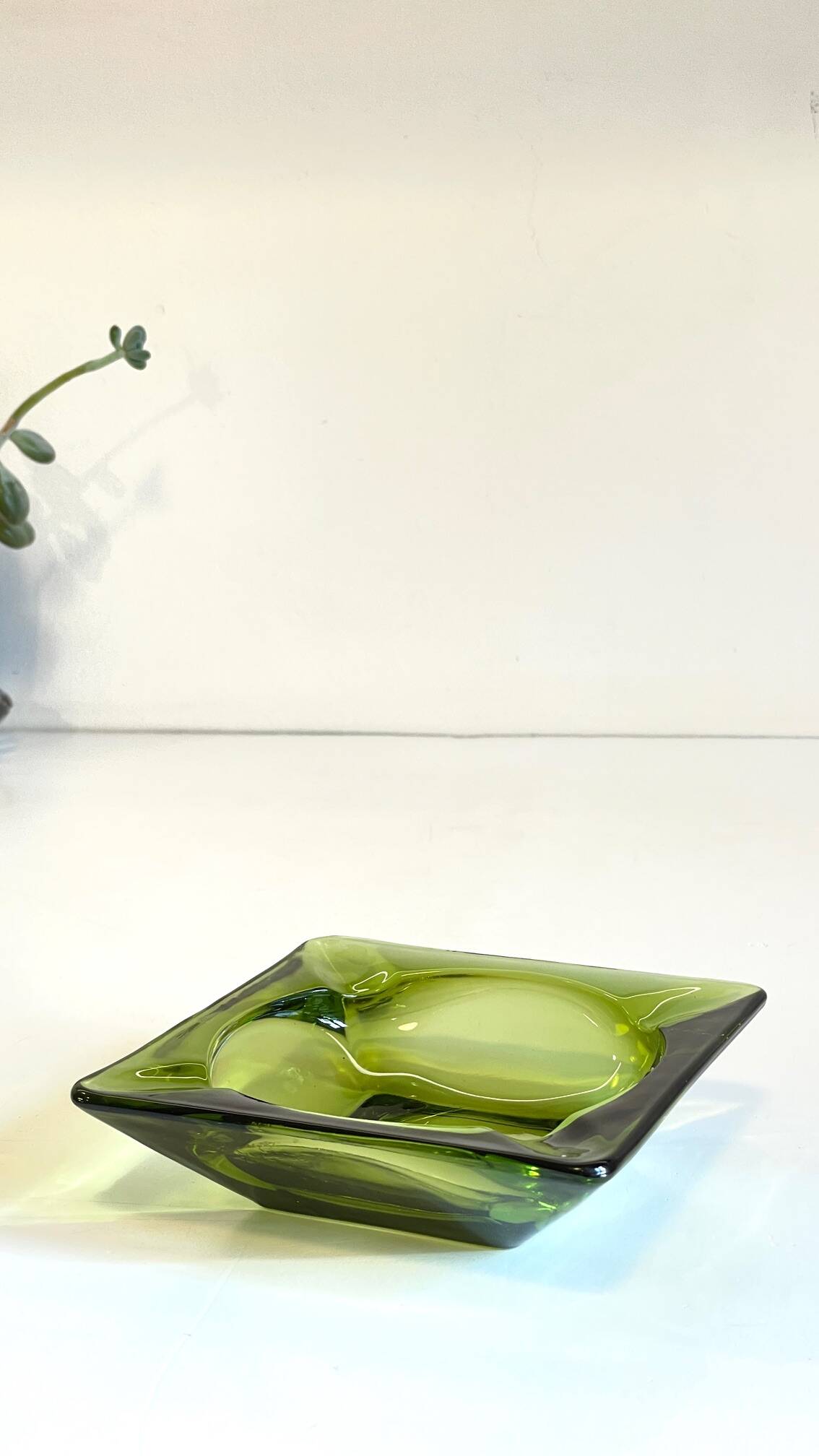 Cendrier, vide-poche en verre vintage