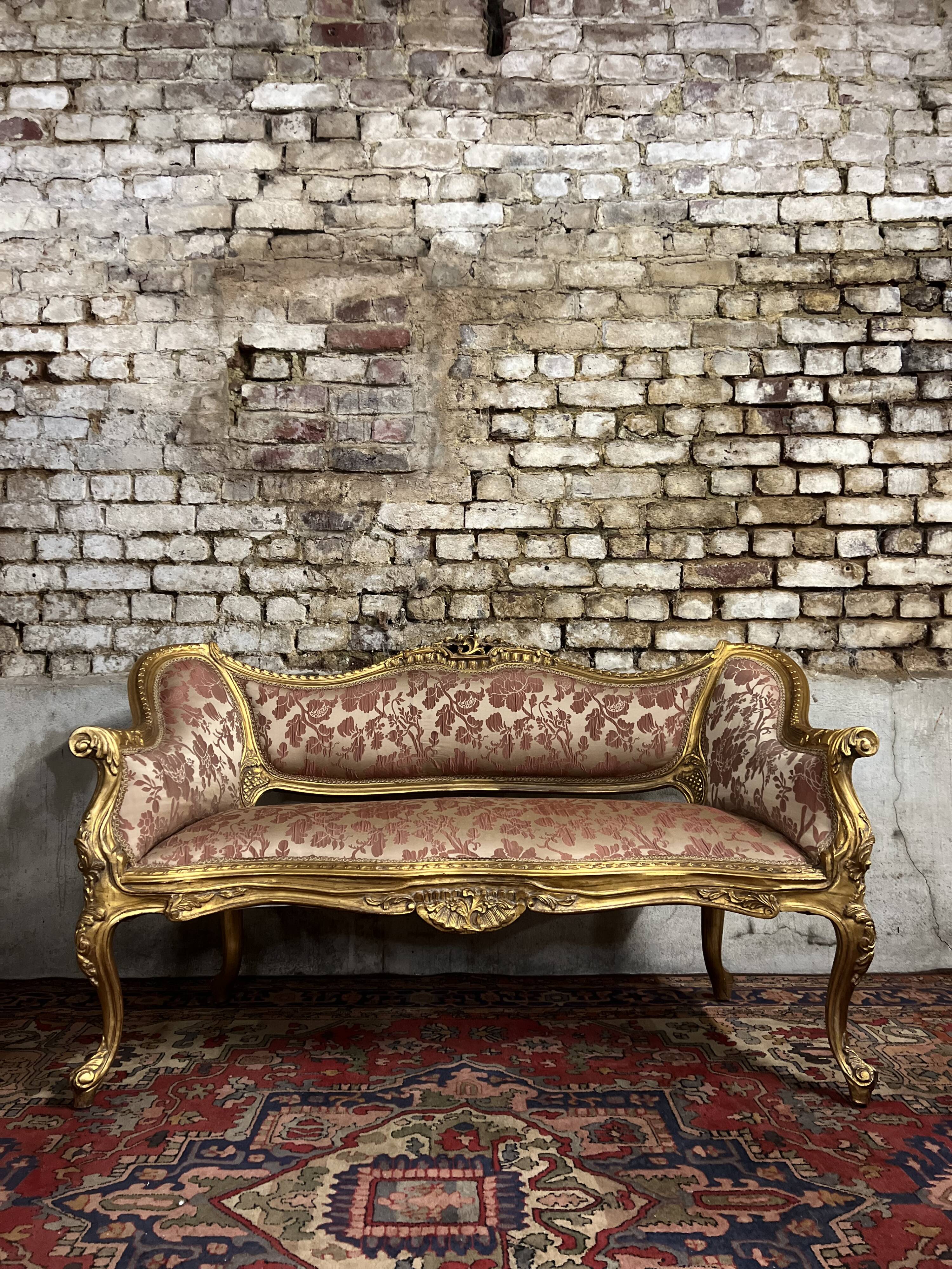Salon En Bois Doré De Style Louis XV