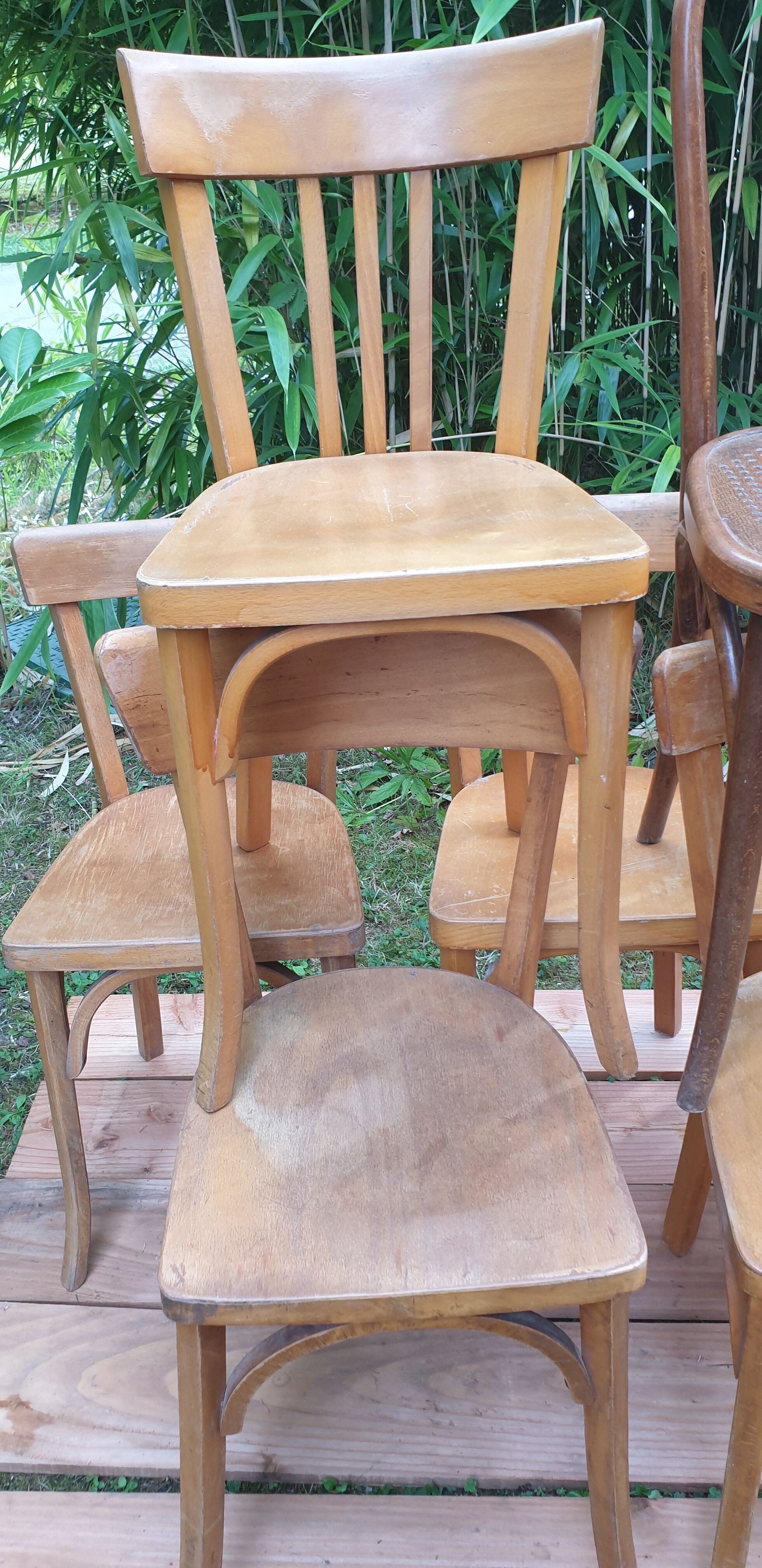 Lot de dix chaises bistrot dépareillées