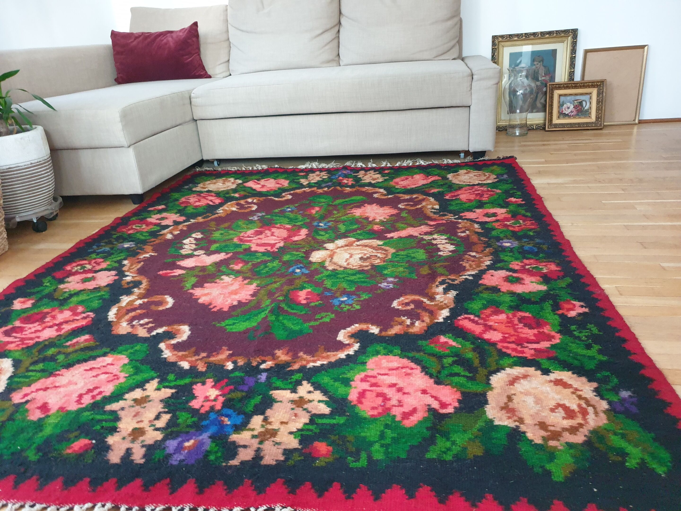 Moldavian wool handwoven floral rug - 210x162cm