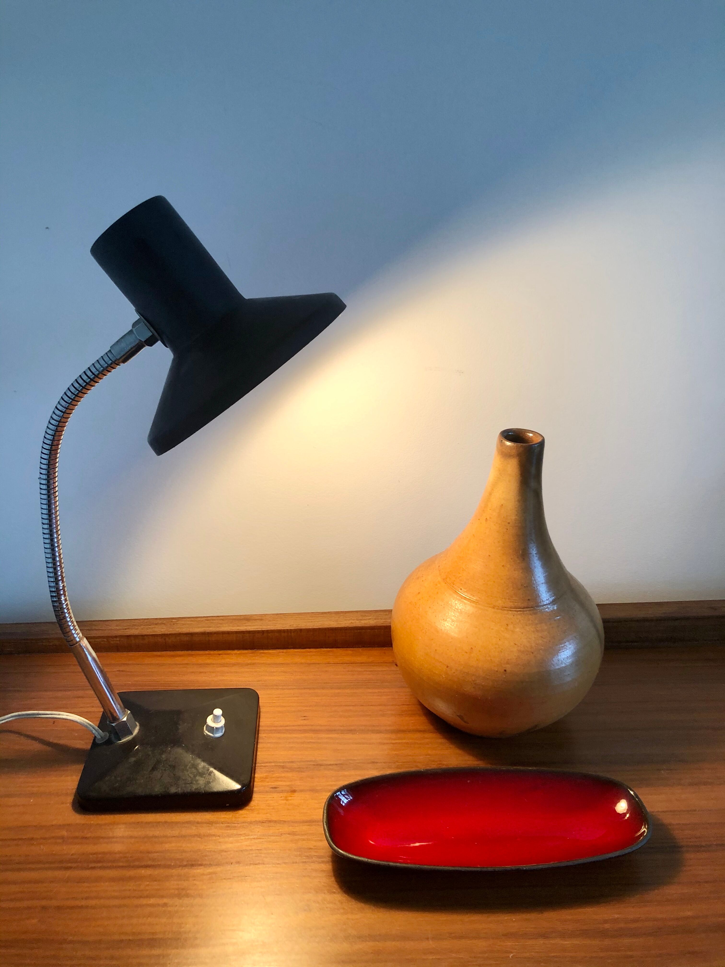 Vintage bakelite lamp