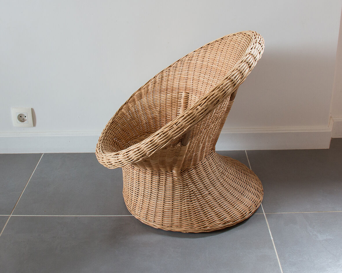 Armchair tulip child