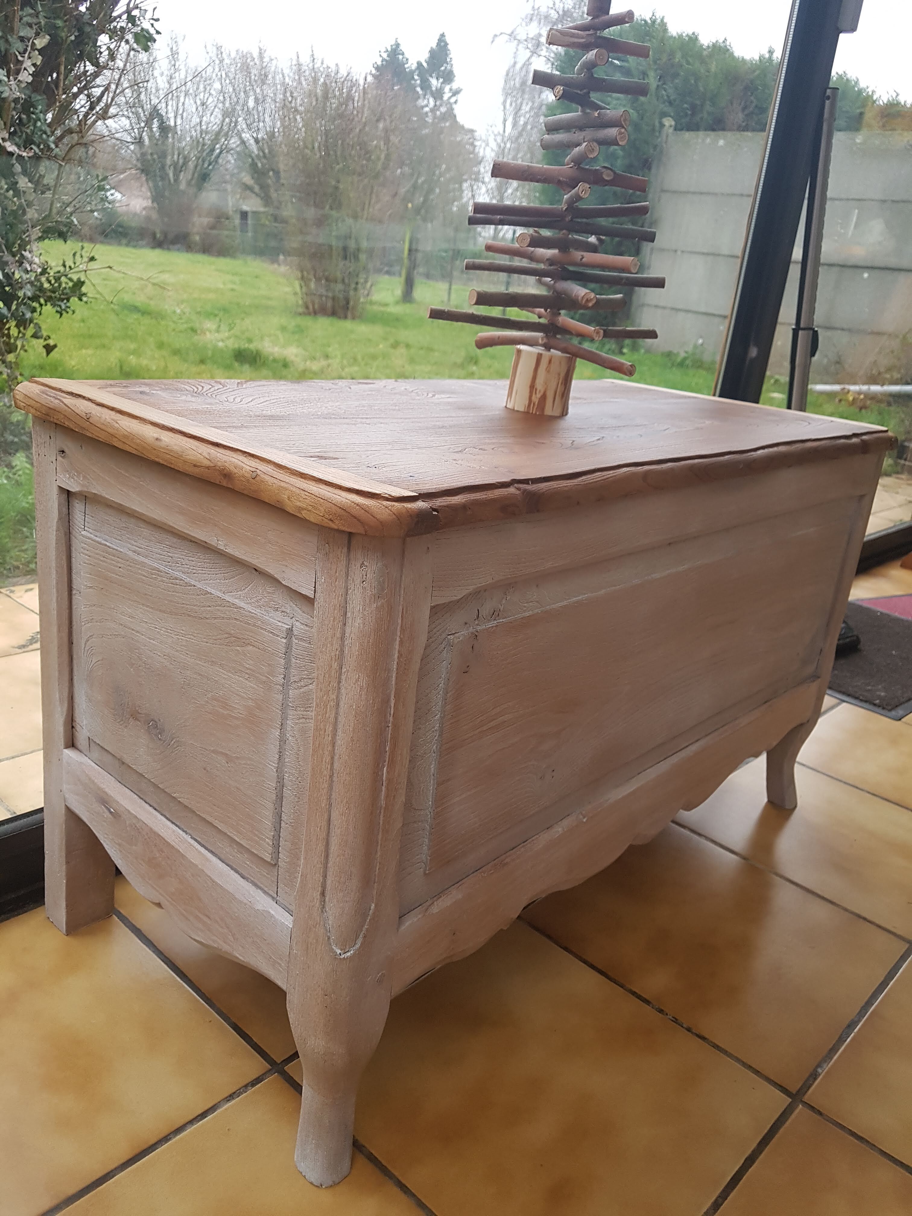 Raw wood/white chest