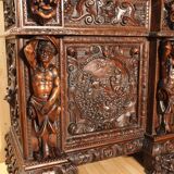 Important Renaissance-style walnut buffet from the 19th century.