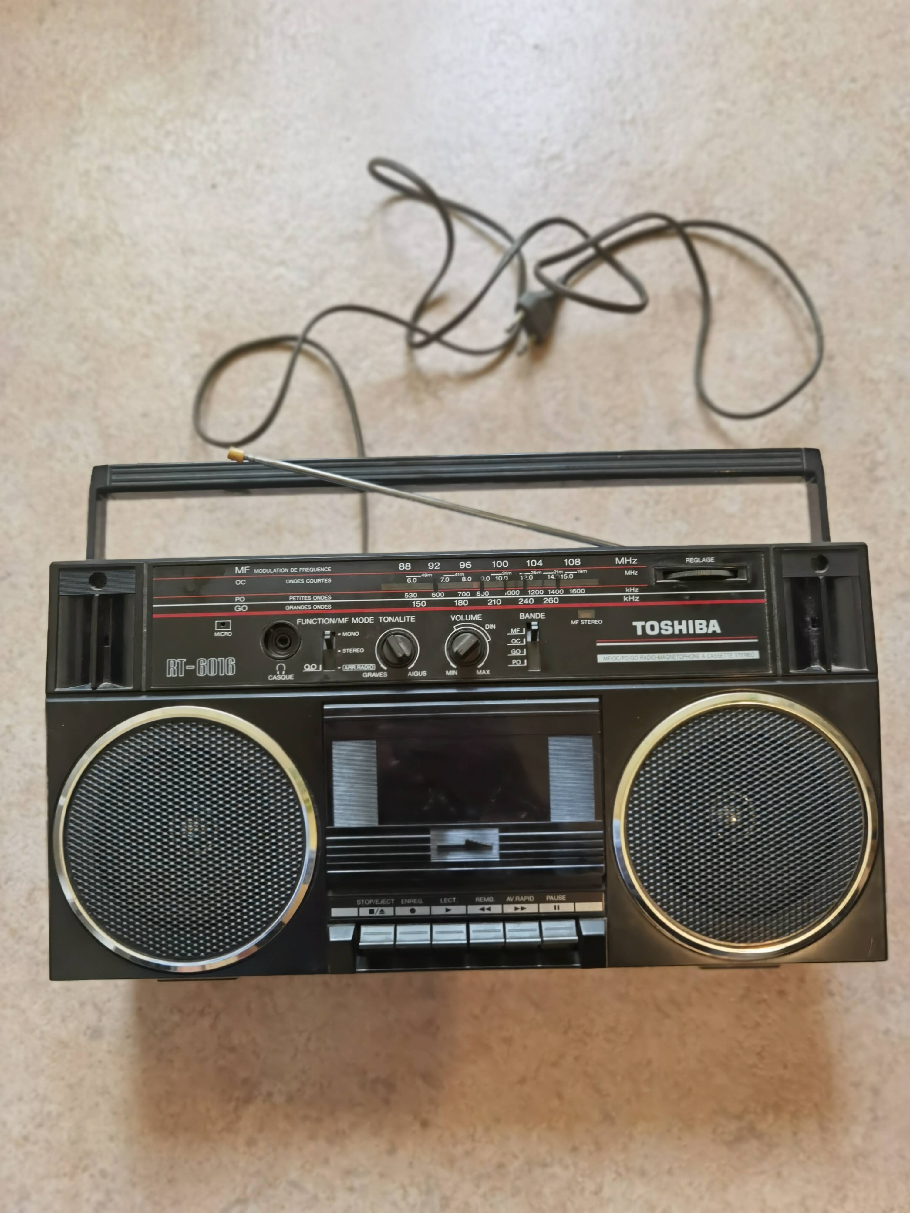 Vintage Toshiba Radio
