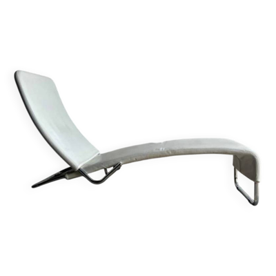 Fauteuil lounge Tuoli en cuir blanc par Antti Nurmesniemi pour Cassina (1970) — structure chromée