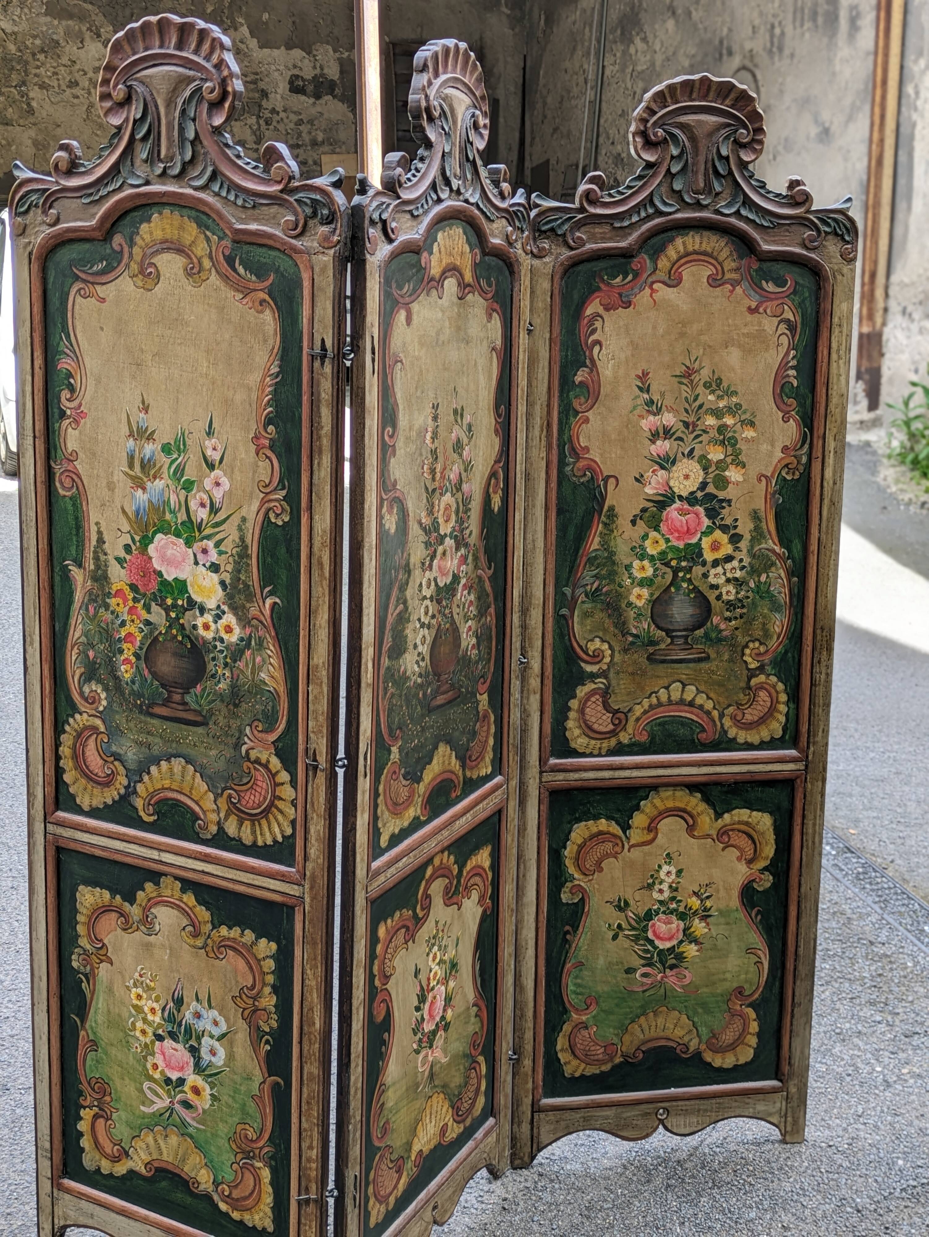 3-panel screen in painted wood