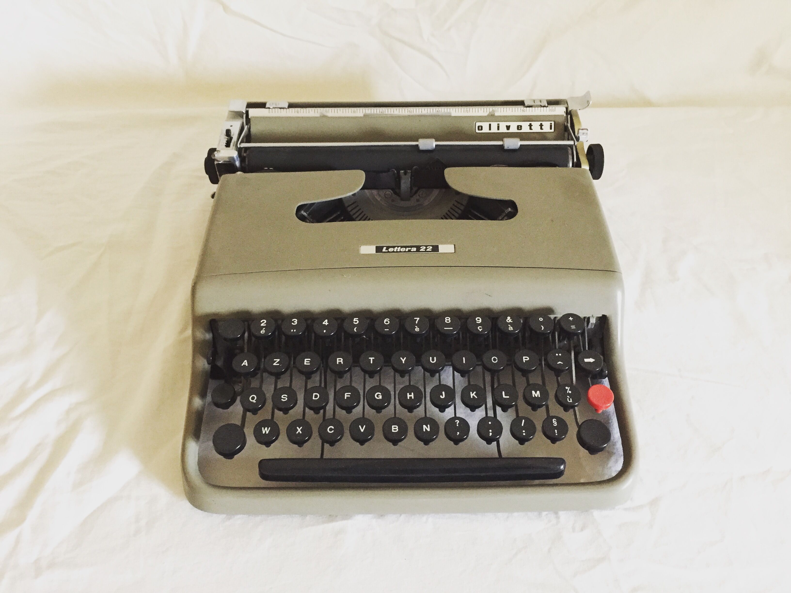 Machine à écrire Olivetti Lettera 22
