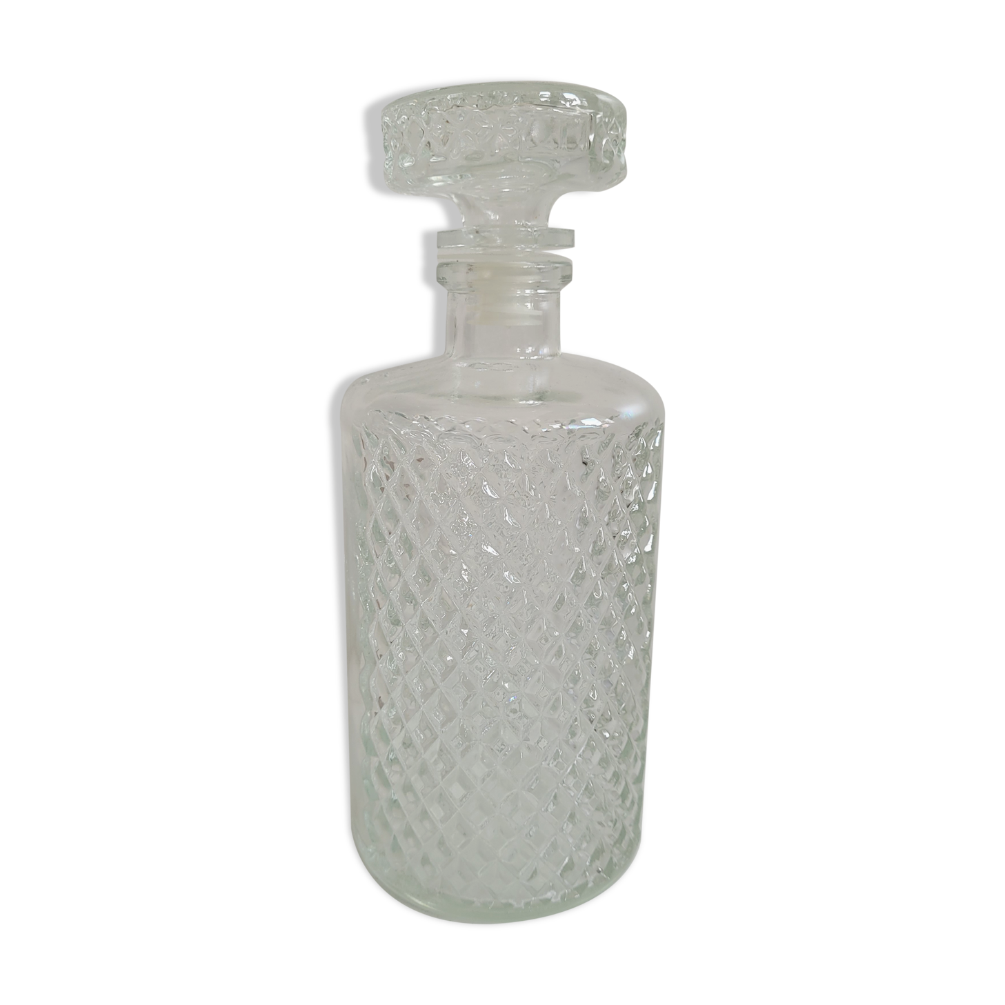 Chiseled round carafe