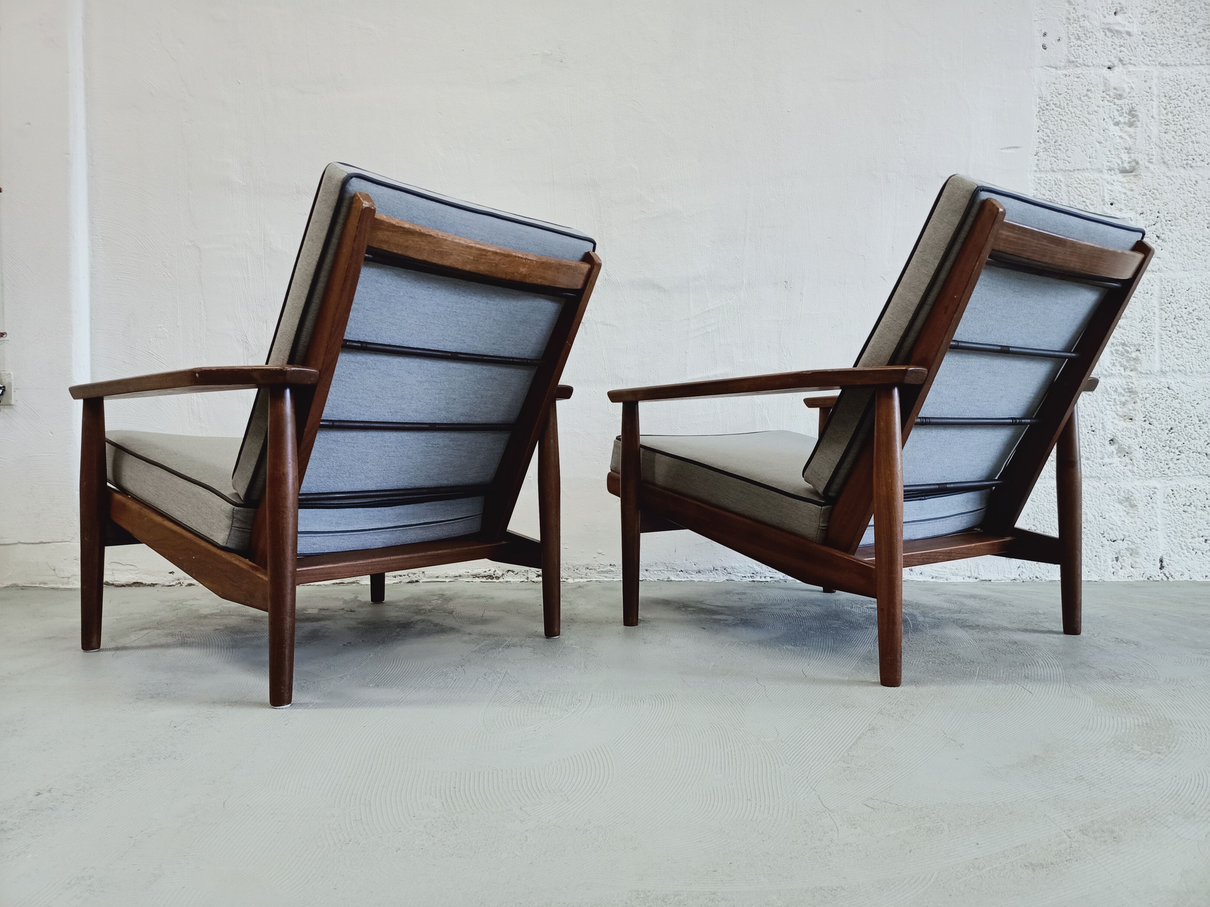 Paire de fauteuils en teck des années 1960, design hollandais