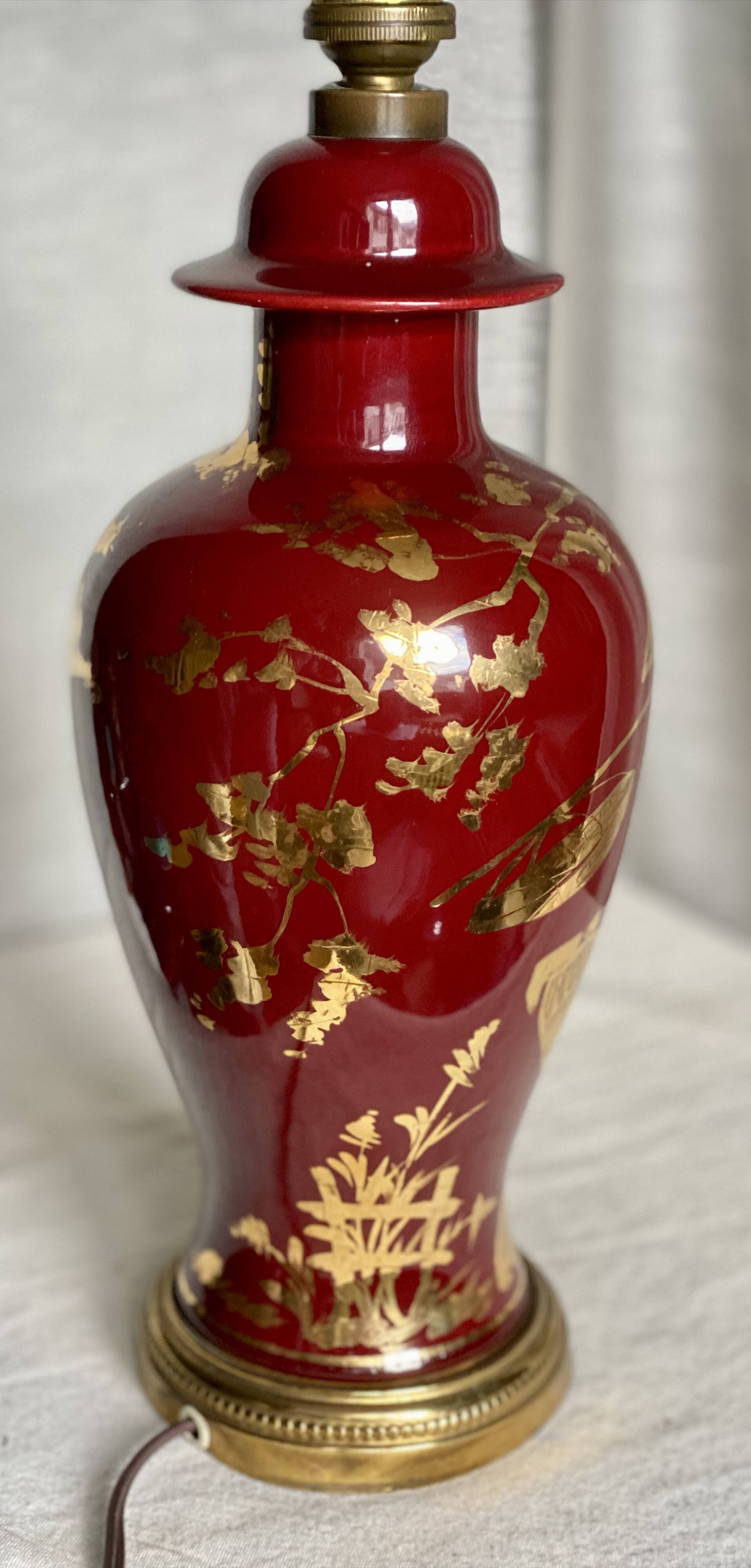 Vintage 1970 red and gold ceramic lamp with oriental decorations.