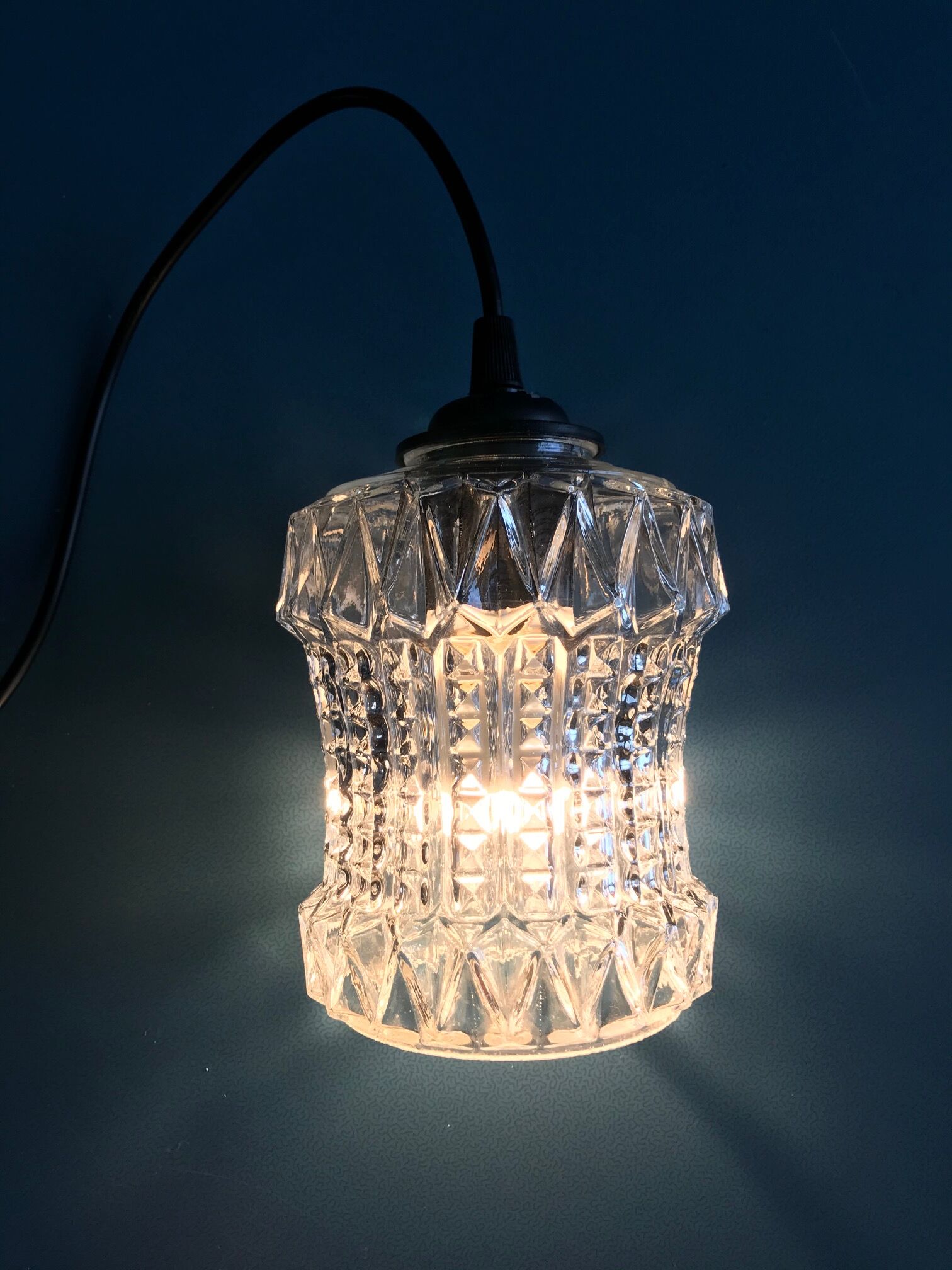 Chiseled glass suspension