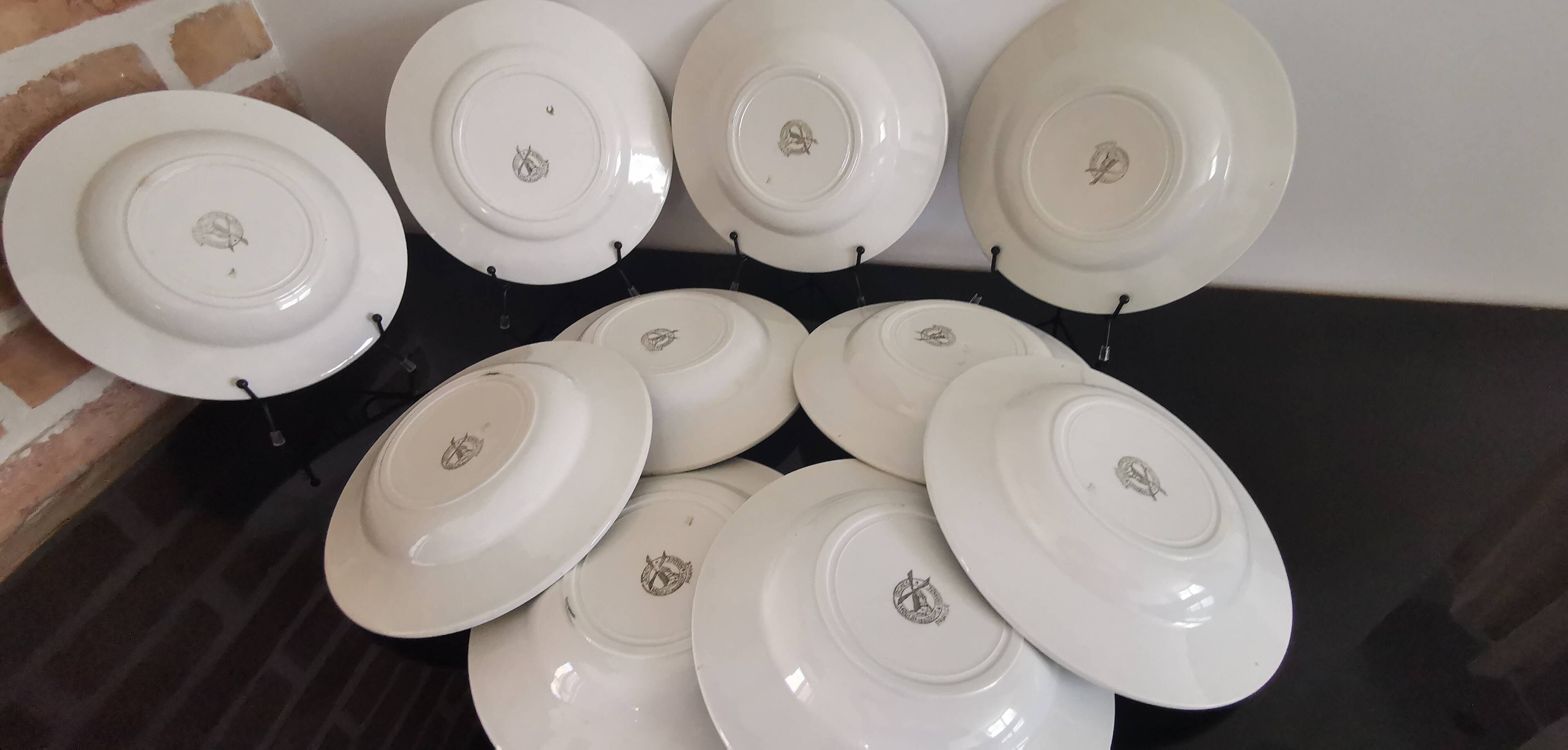 10 deep plates Moulin Des Loups Hamage green border