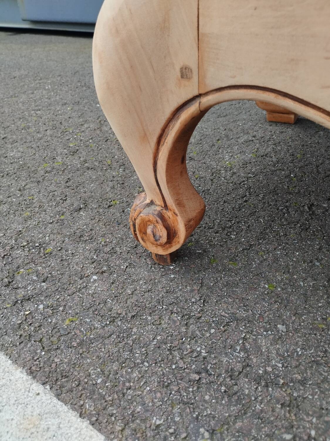 Beautiful antique Louis XV style chest of drawers