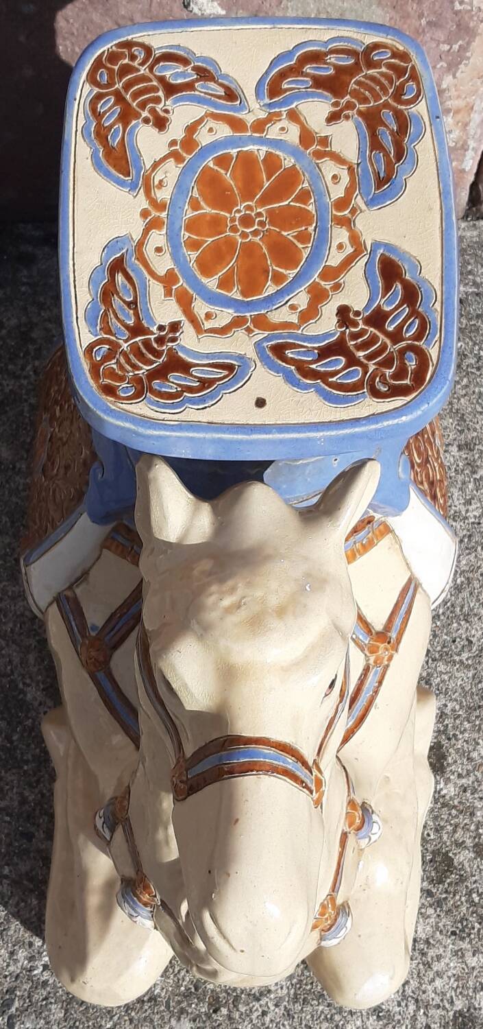 Camel side table in ceramic