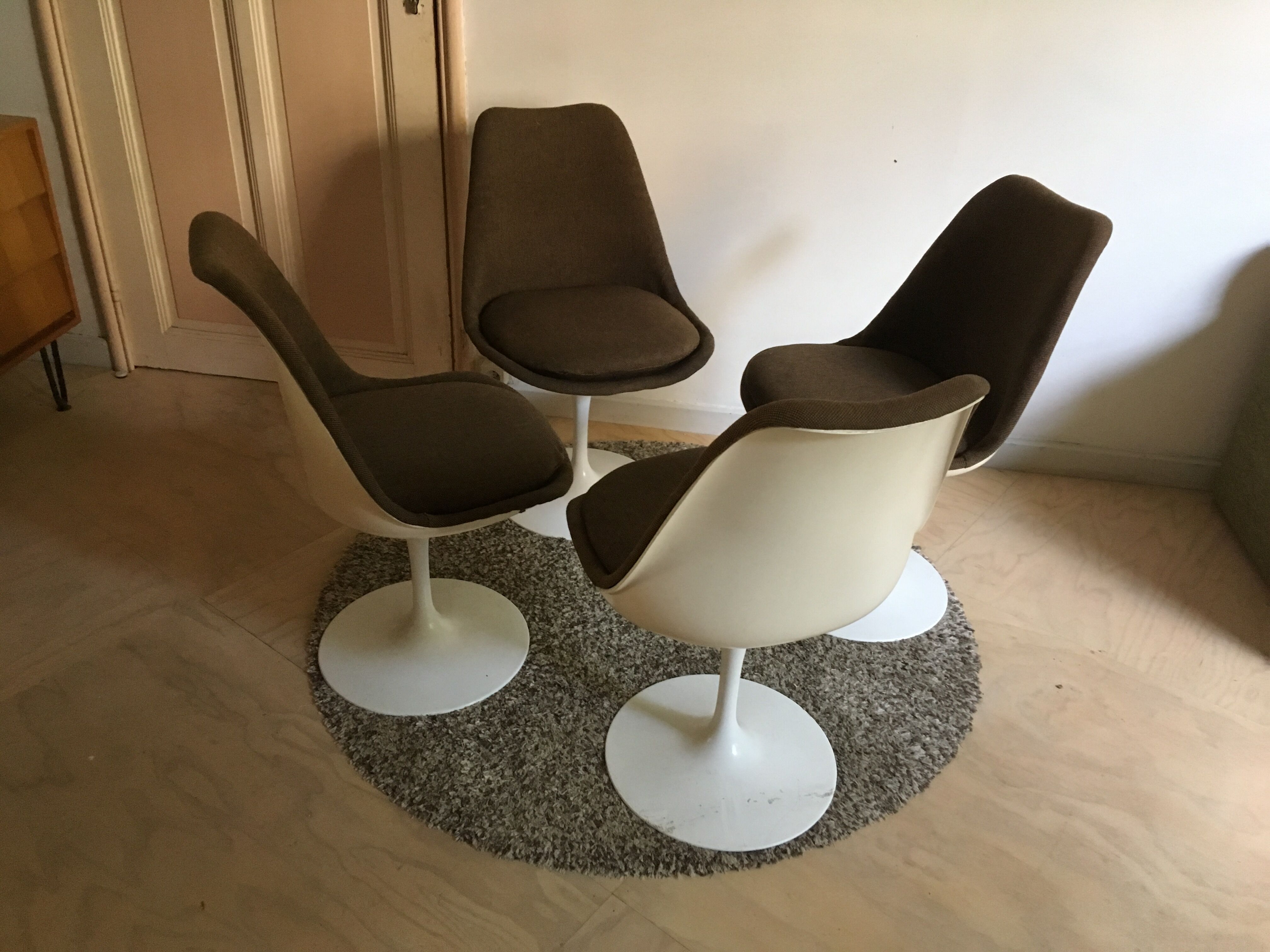 Eero Saarinen Tulip chair, produced by De Coene Courtrai