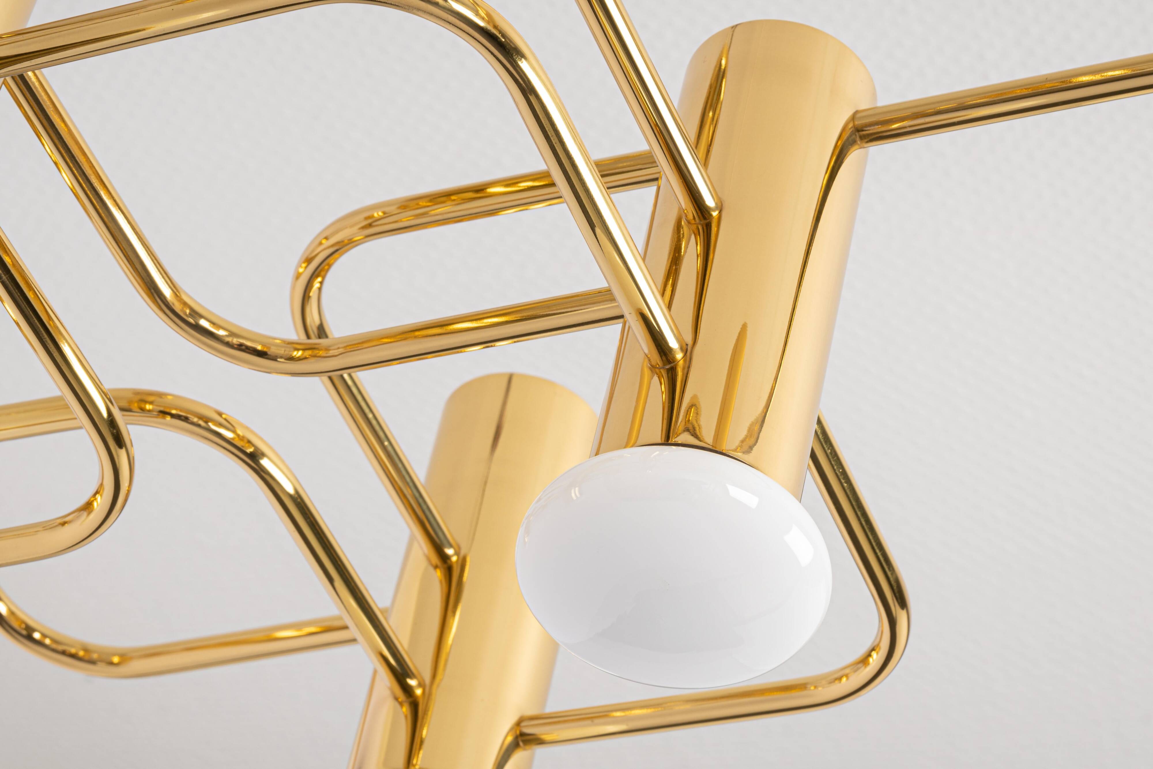 Mid-century chandelier designed by Sciolari, 1970s.