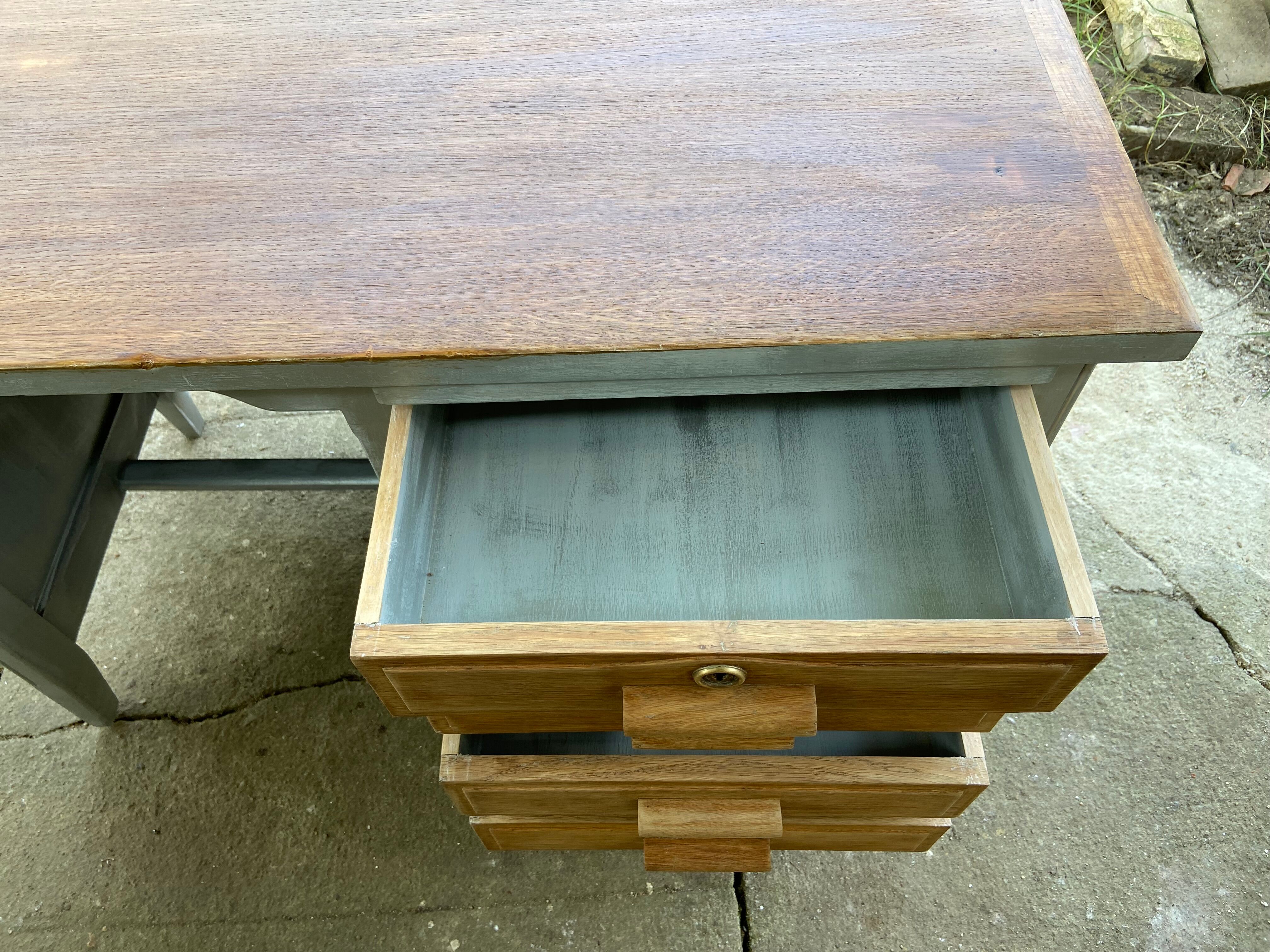 Children's desk in wood, patinated gray