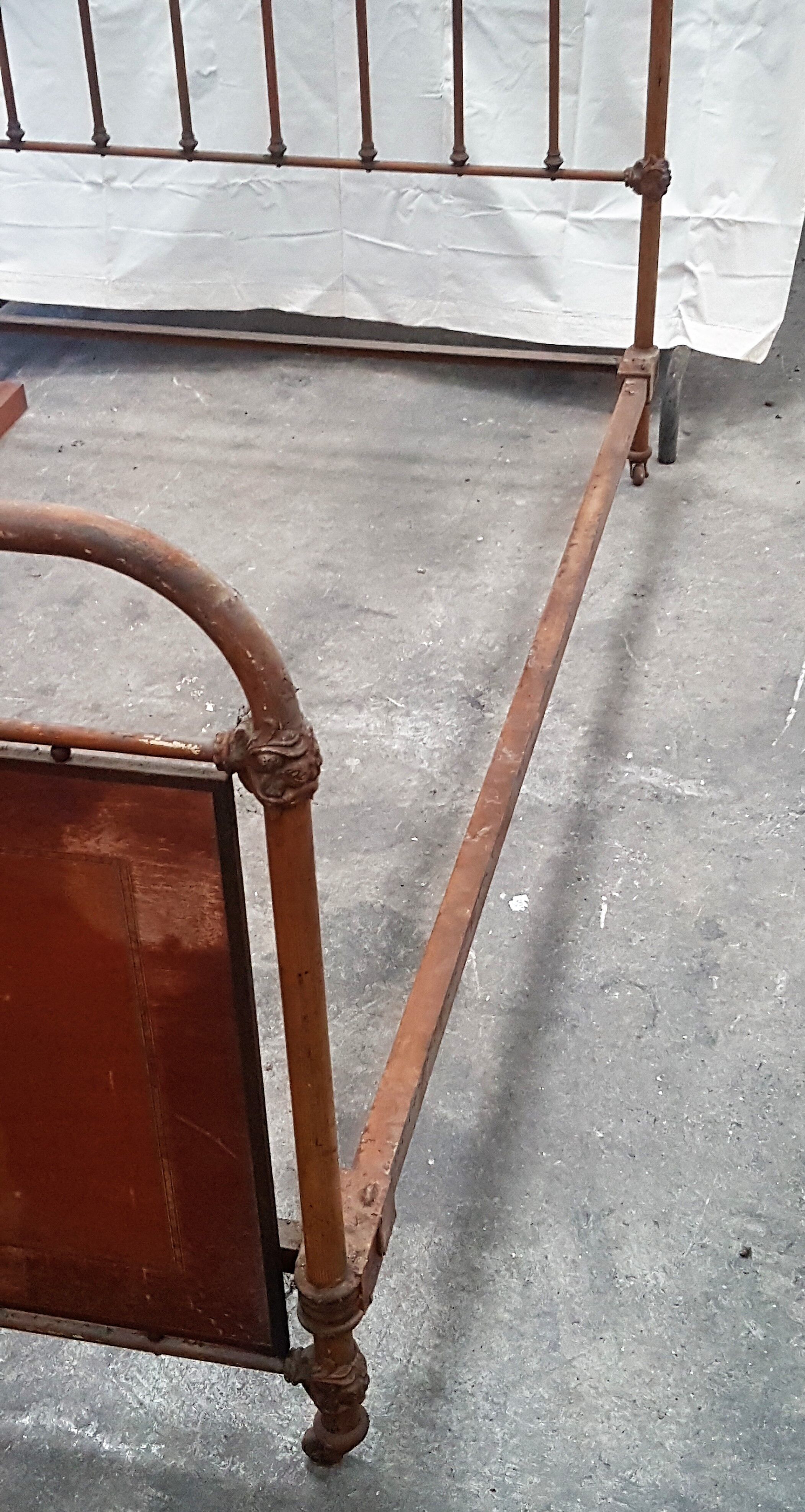 Old iron bed 1900