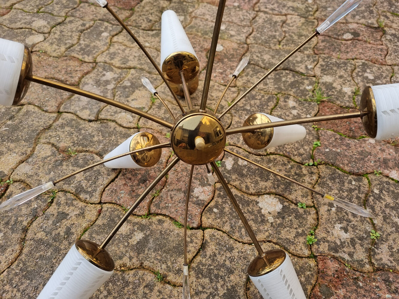 Suspension sputnik, 8 lights, brass, tulips opaque glass, vintage, 50s