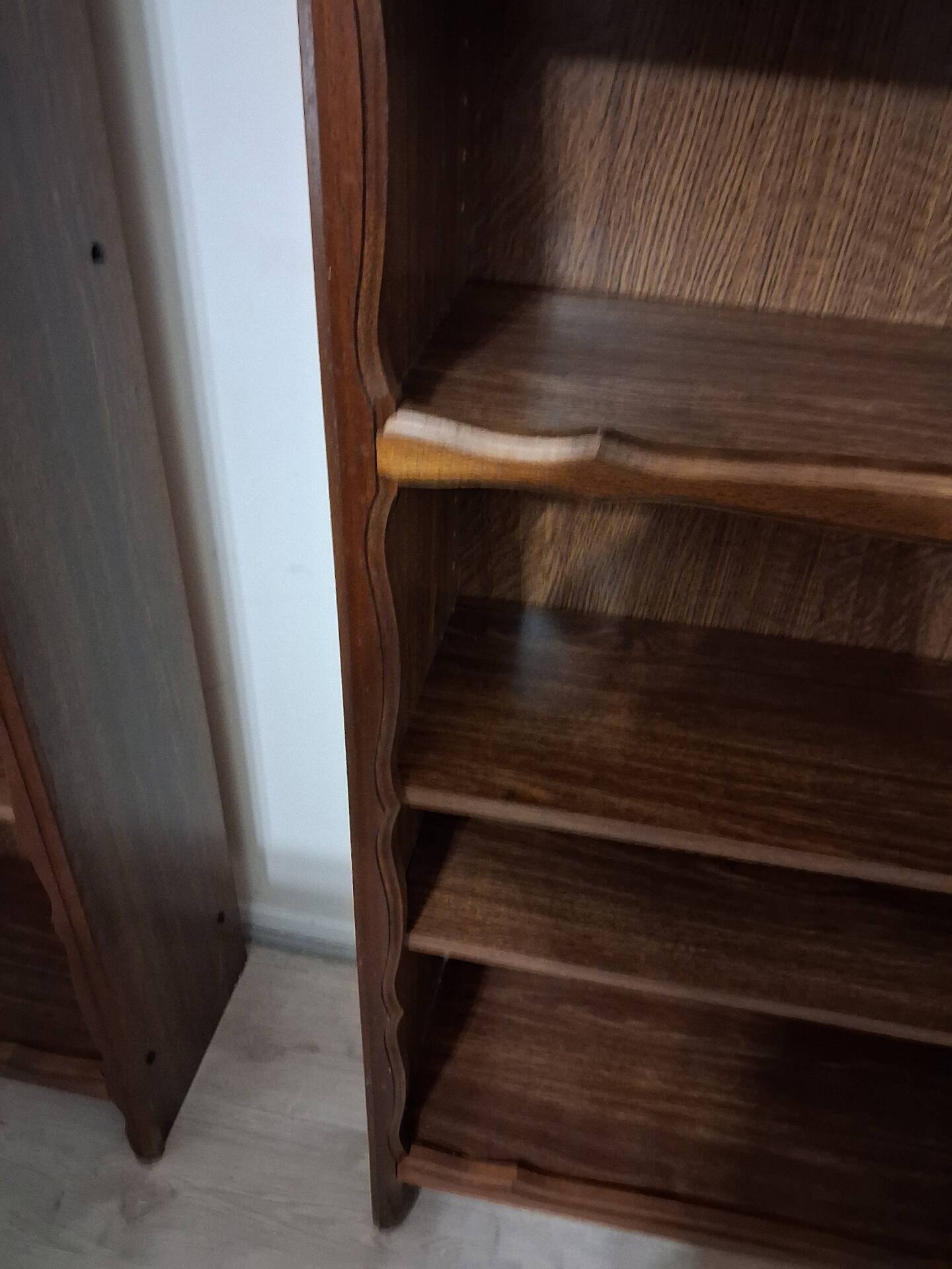 Set of 2 tall bookshelves