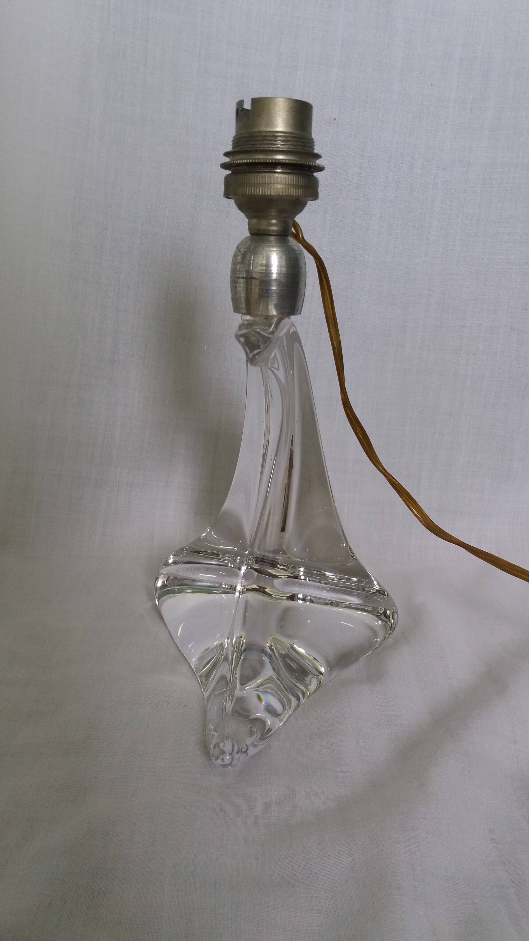 Saint-Louis crystal lamp with a free-form wave base.